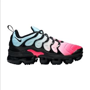 Woman air vapormax plus